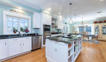 16 Central St, Charlestown, RI 02813