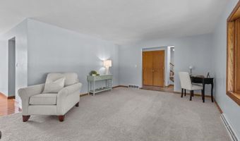1330 N BRIARCLIFF Dr, Appleton, WI 54915