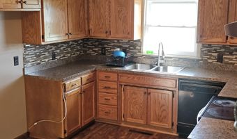 15 W Prospect St, Aurora, MO 65605