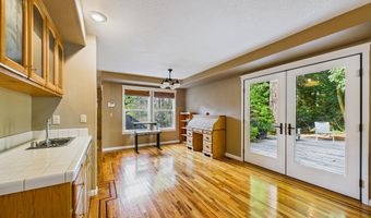 812 Diamond Dr, Arcata, CA 95521