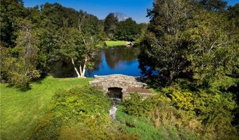 2 Stone Bridge Dr, Middletown, RI 02842