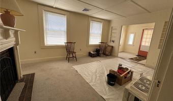 44 Crest St, Middletown, RI 02842