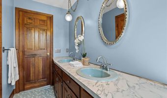 4 Karen Ln, Bristol, RI 02809