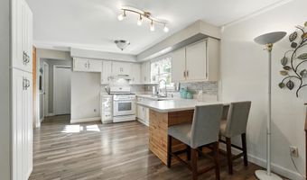 704 S Dewey St, Auburn, IN 46706
