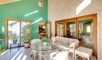 200 GREENTREE Cir, Aurora, OH 44202