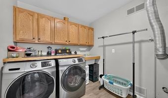 7774 E Ridge Dr, Almont, MI 48003