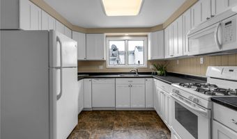 77 Sundridge Dr, Amherst, NY 14228