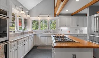30 Middle Rd, East Greenwich, RI 02818