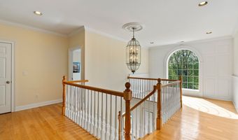 64 Warren Gln, Burlington, CT 06013