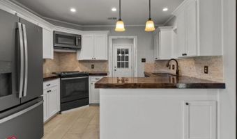 107 S Parkridge Dr, Benton, LA 71006