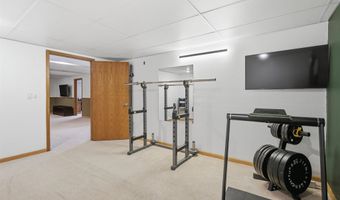2025 W HARVEST Dr, Appleton, WI 54914