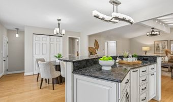 318 Algonquin Dr, Ballwin, MO 63011