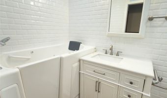 2117 Oakwood Ln, Abilene, TX 79605