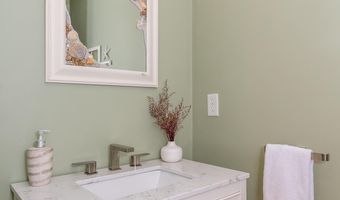 12 Sea Knoll Ct 12, Bourne, MA 02532