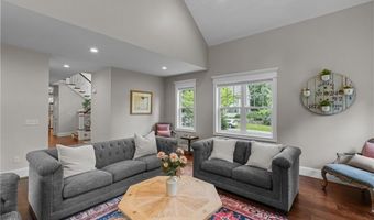 1004 Great Rd, Lincoln, RI 02865