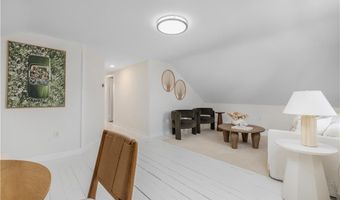 27 Dean Ave 3, Newport, RI 02840