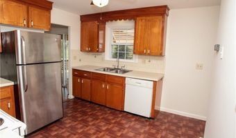 7 Smithfield Dr, Middletown, RI 02842