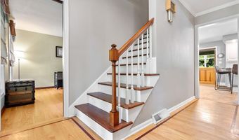 925 Sandin Rd, Akron, OH 44333
