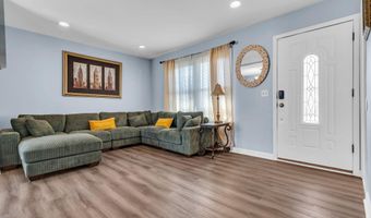 1233 Pacific Ave, Beachwood, NJ 08722