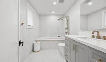 20 Algonquin Cir, Airmont, NY 10952