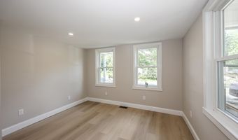 32 Raymond Rd, Auburn, NH 03032