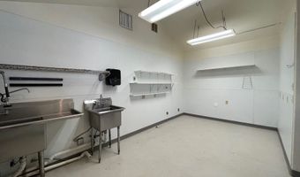 365 2nd St SE, Bandon, OR 97411