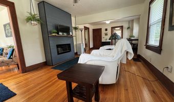 870 39th St, Des Moines, IA 50312