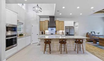 164 Crescent Rdg, Adkins, TX 78101