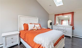 3 Hilltop St, Johnston, RI 02919