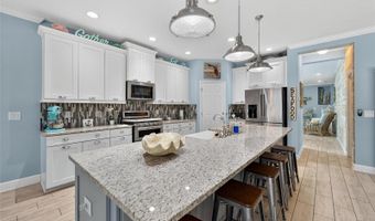 5227 ADMIRAL POINTE Dr, Apollo Beach, FL 33572