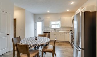 677 Crossings Ln, Akron, OH 44320