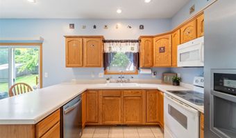 403 4th St NW, Altoona, IA 50009