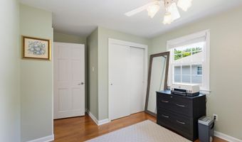 17 Northgate Dr, Albany, NY 12203