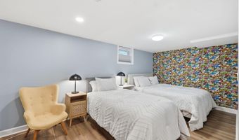 5902 WILSON Ln, Bethesda, MD 20817