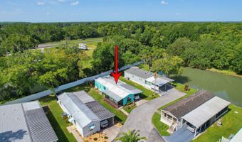 56 Leisure Dr, Auburndale, FL 33823
