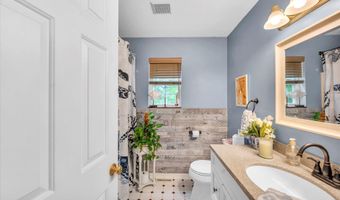 21 Lakeview Dr, Branford, CT 06405