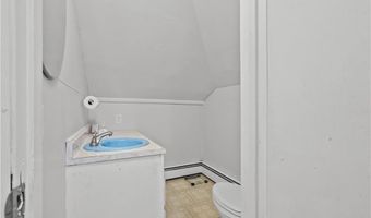 403 Commonwealth Ave, Warwick, RI 02886