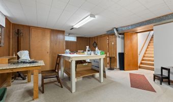 121 E O'Neil Dr, Ames, IA 50010