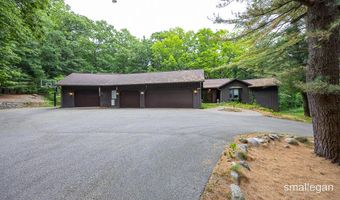 550 Greentree Ln NE, Ada, MI 49301