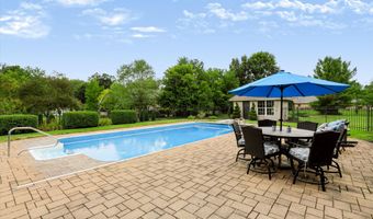 6040 White Ash Ct, Avon, IN 46123