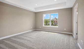 381 Masters Dr, Addison, IL 60101