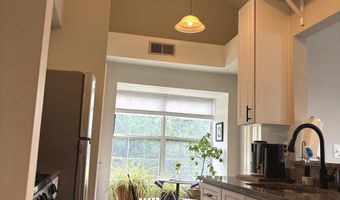 5924 FOUNDERS HILL Dr 302, Alexandria, VA 22310