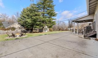 221 Windcliffe Dr, Ballwin, MO 63021