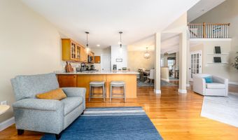 8 Hollyhock Knoll Ct 8, Bourne, MA 02532