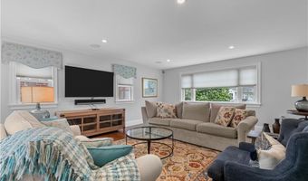 36 Keeher Ave, Newport, RI 02840