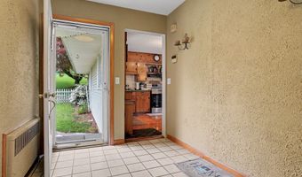13 Governors Ln, Bethel, CT 06801