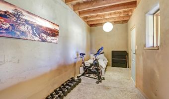 34 Dos Carpinteros Rd, Arroyo Seco, NM 87514