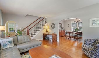 621 PARKWAY Ave, Antioch, IL 60002