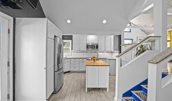 30 Eldredge Ave, East Greenwich, RI 02818