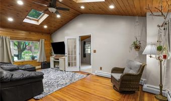 16 Spectacle Ave, Warwick, RI 02888